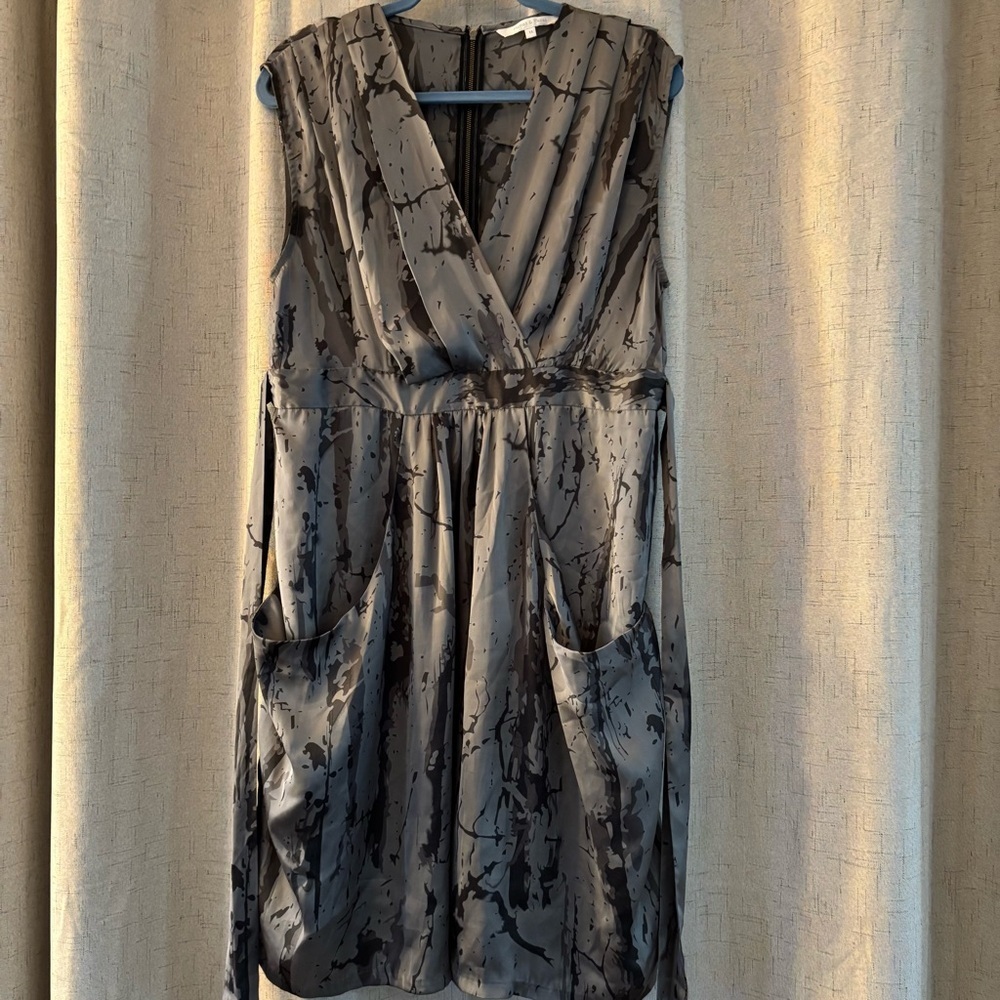 Mamas & Papas Maternity Tie Back Dress. Gray and black, size‎ 14. Sleeveless.